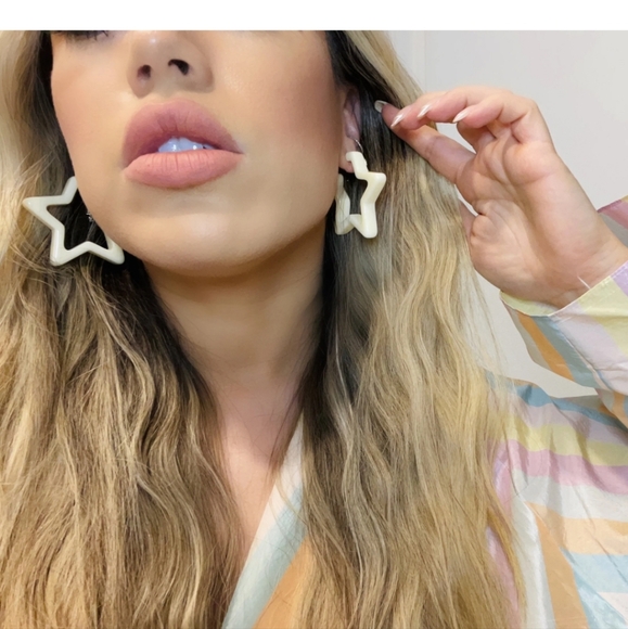 NIP SPARKLEMUSE CREAM STAR EARRINGS - Picture 6 of 8